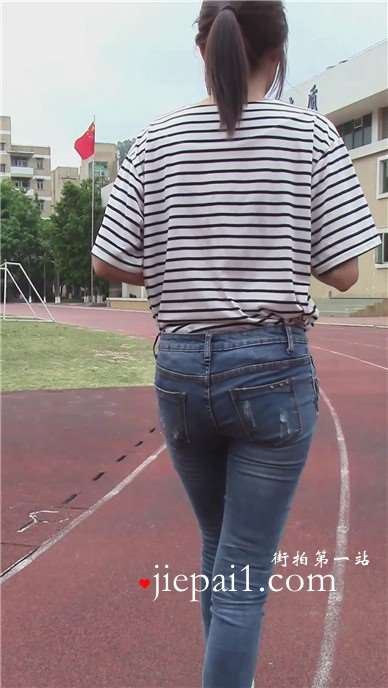 青春可爱马尾辫小妹学校操场跑到上随拍 [2.04 GB]