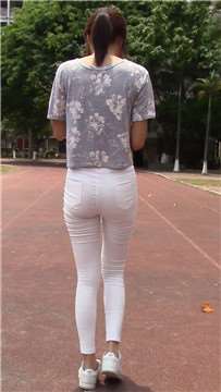 青春可爱马尾辫小妹学校操场跑到上随拍 [2.04 GB]