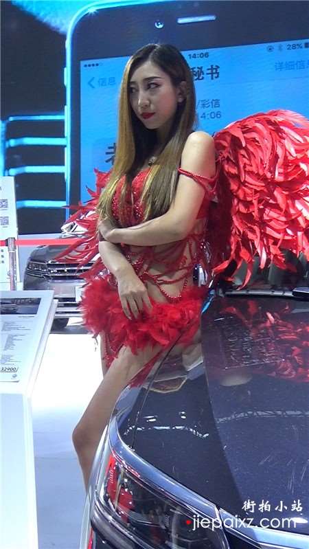 红色内衣性感美女车模