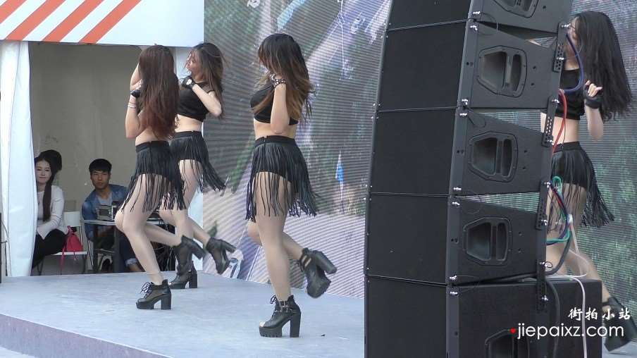 4k-舞台表演热舞的性感街拍美女