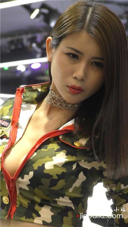 4k-迷彩短衣短裤丰满性感靓模