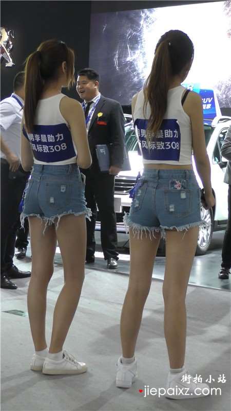 4k-街拍热裤丰满性感的两美女小姐姐