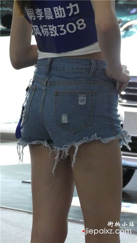 4k-街拍热裤丰满性感的两美女小姐姐