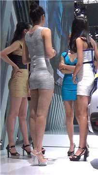 清一色的性感包臀裙美女车模
