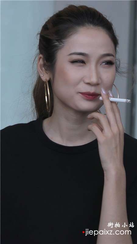 4k-高腰超短热裤小姐姐吞云吐雾