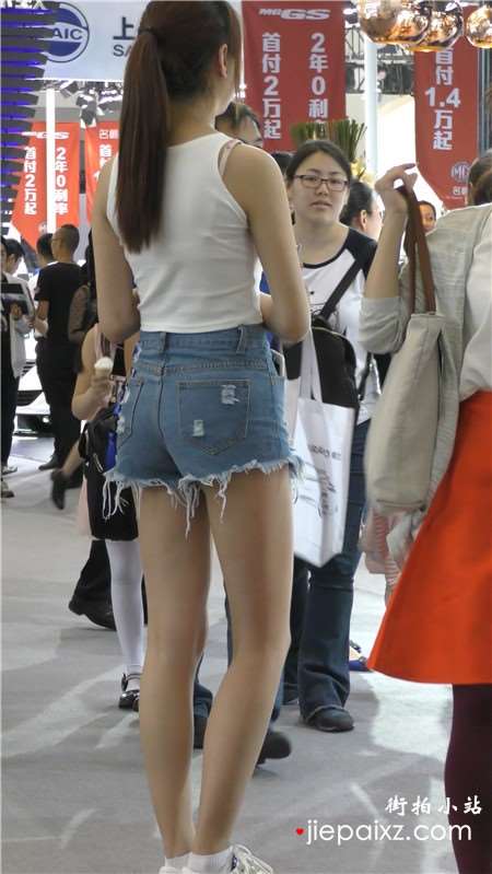 4k-车展发传单的高腰碎边热裤美腿美女