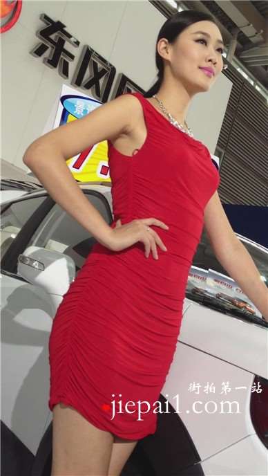 前凸后翘的优雅知性红裙长腿美女车模。