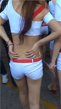 ChinaJoy展会现场的美臀长腿妹子们。