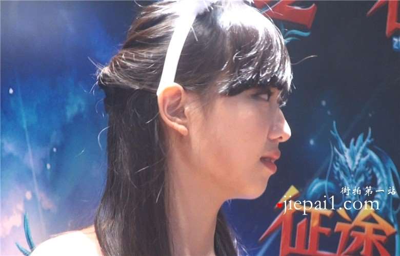 征途游戏舞台上的小清新美女们。