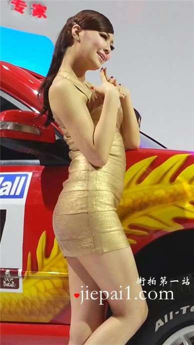 极品性感金色包臀裙美女车模。