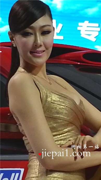 极品性感金色包臀裙美女车模。