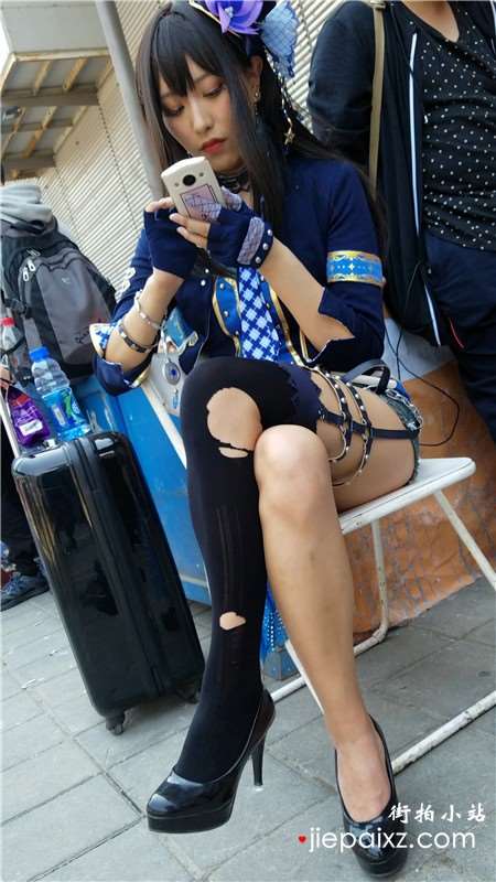 4k-性感破洞丝袜cosplay女孩，眼睛好大炯炯有神