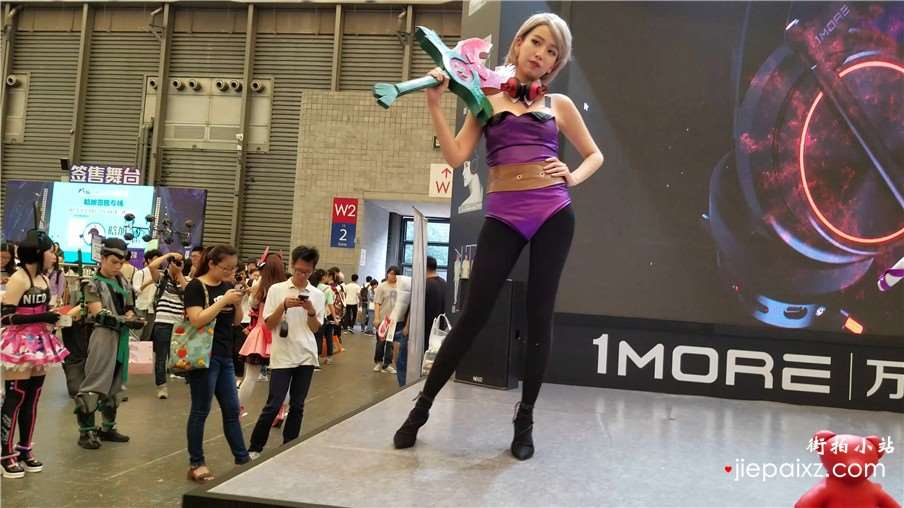 4k-舞台上的二次元少女玩cosplay