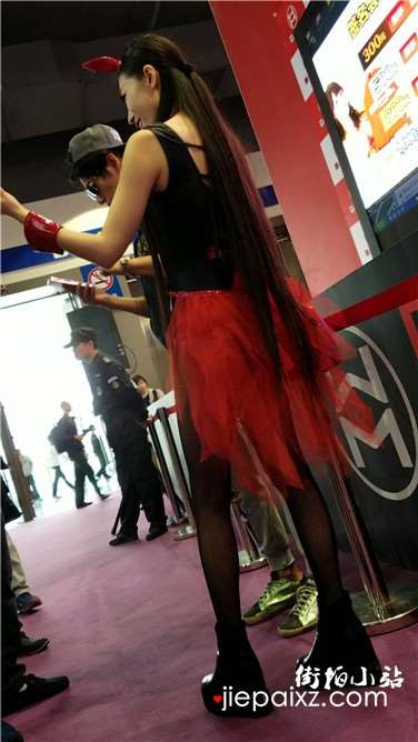 4k超清，魔鬼身材黑丝网袜大美女，想必也是sao货一枚