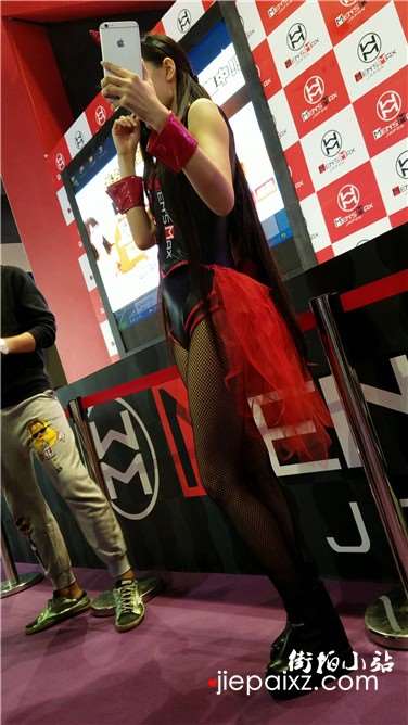 4k超清，魔鬼身材黑丝网袜大美女，想必也是sao货一枚