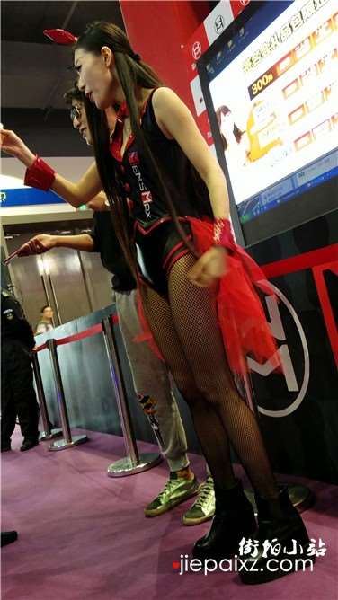 4k超清，魔鬼身材黑丝网袜大美女，想必也是sao货一枚