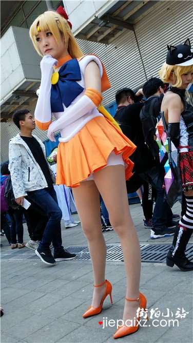 4k超清画质！橙色小短裙扮可爱的cosplay小姐姐