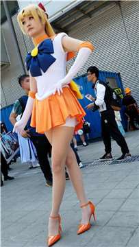 4k超清画质！橙色小短裙扮可爱的cosplay小姐姐