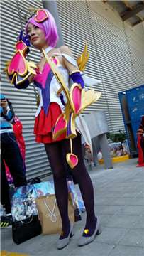 4k超清，玩cosplay的清纯可爱美女，颜值更是没得说