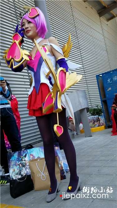 4k超清，玩cosplay的清纯可爱美女，颜值更是没得说