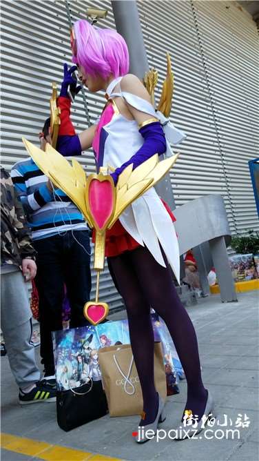 4k超清，玩cosplay的清纯可爱美女，颜值更是没得说