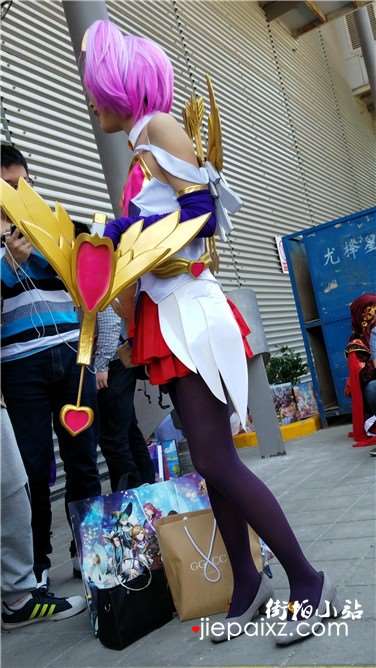 4k超清，玩cosplay的清纯可爱美女，颜值更是没得说