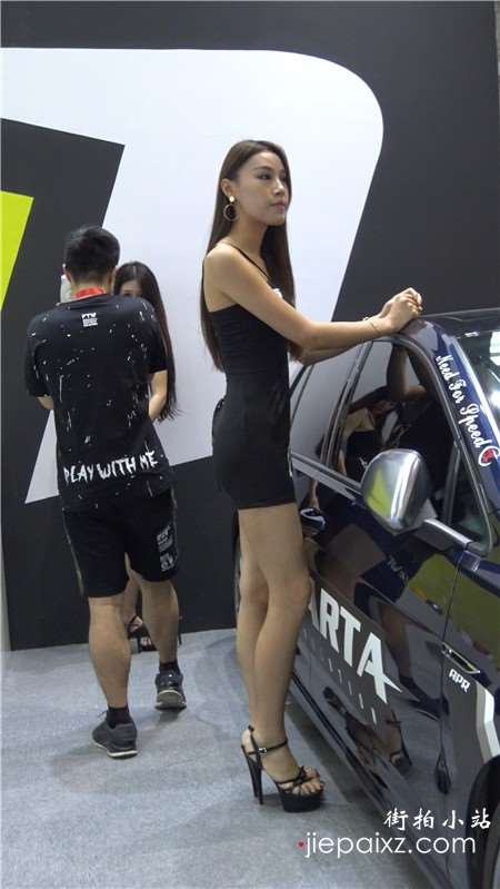 4k视频，极品包臀裙美丽车模，一米八的大长腿 [1.25 GB]