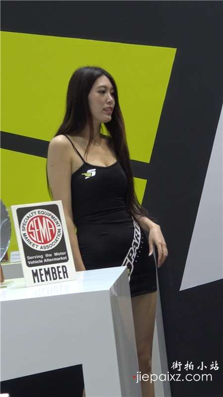 4k视频，极品包臀裙美丽车模，一米八的大长腿 [1.25 GB]