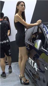 4k视频，极品包臀裙美丽车模，一米八的大长腿 [1.25 GB]