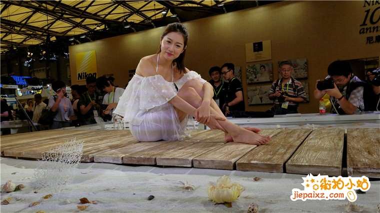 4k视频，白裙气质美女就这么供人观赏