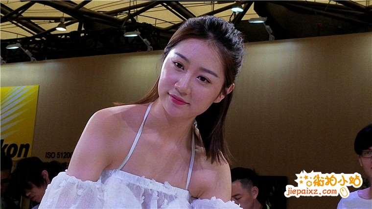 4k视频，白裙气质美女就这么供人观赏