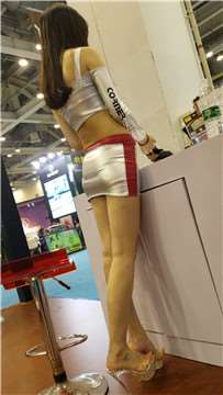 4k超清画质！超级性感好身材包臀短裙美女工作人员