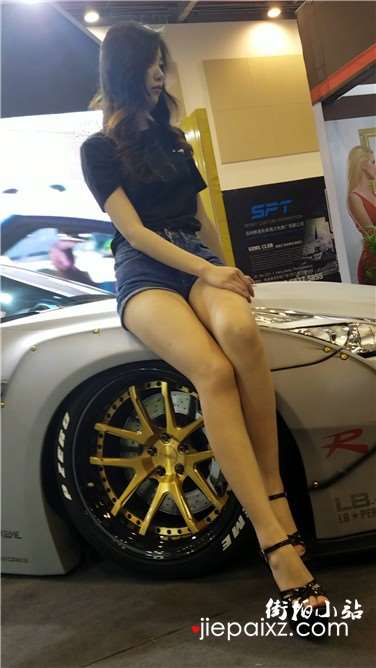 4k超清画质！高挑大长腿性感高颜值车模，身材劲爆过目难忘