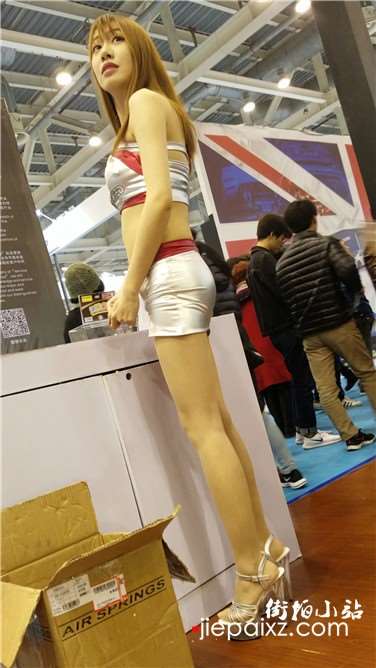 4k超清画质！极品魔鬼身材翘臀车展工作人员