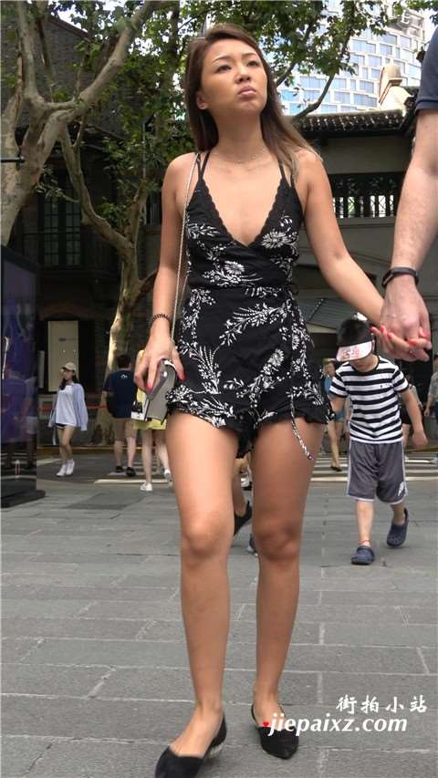 4K 低胸V领街拍美女