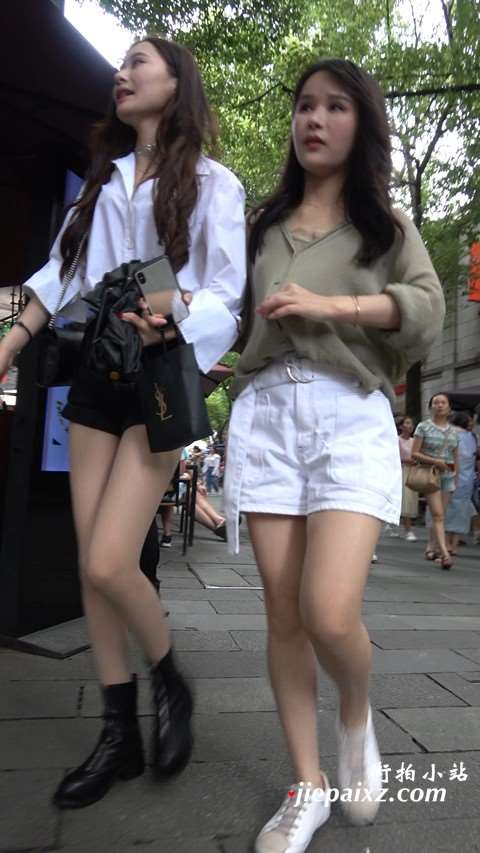 4K 街拍美女姐妹一起逛街