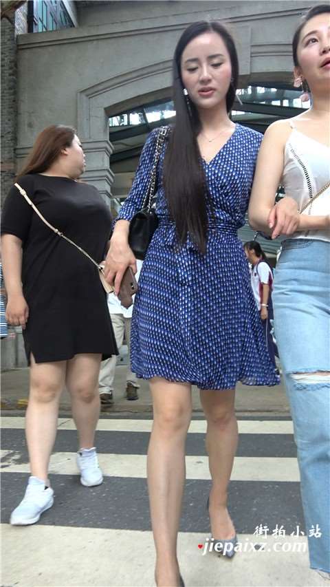 4K 气质性感街拍美女姐妹