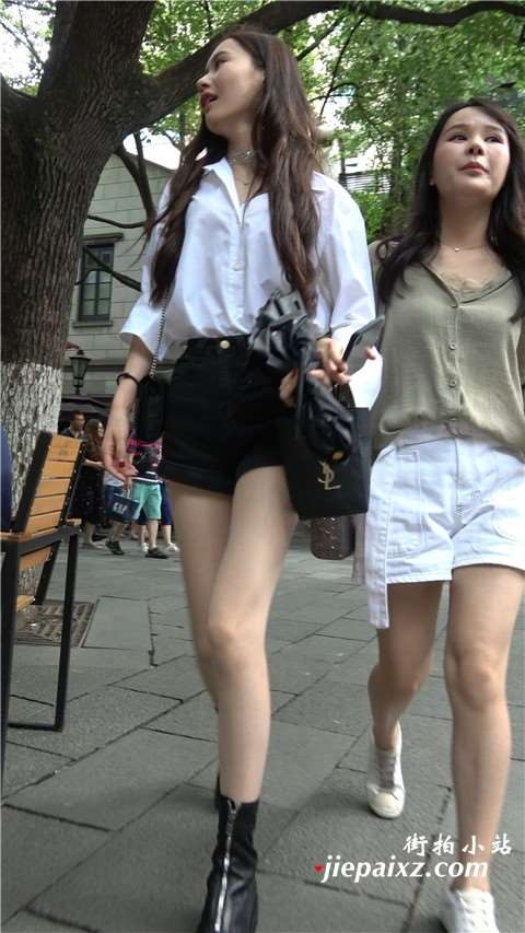 4K 街拍美女姐妹一起逛街