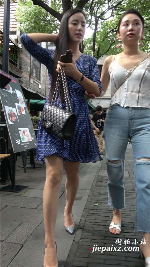 4K 气质性感街拍美女姐妹