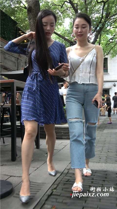 4K 气质性感街拍美女姐妹