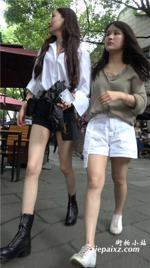 4K 街拍美女姐妹一起逛街
