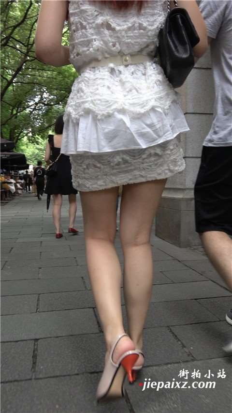 4K 性感身材街拍高跟短裙美女姐姐