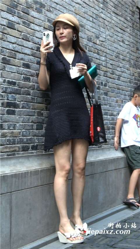 4K 黑色连衣裙气质街拍美女