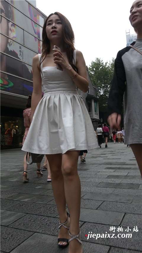 4K 街拍身材性感的三姐妹