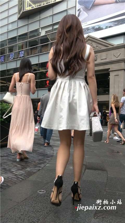 4K 街拍身材性感的三姐妹