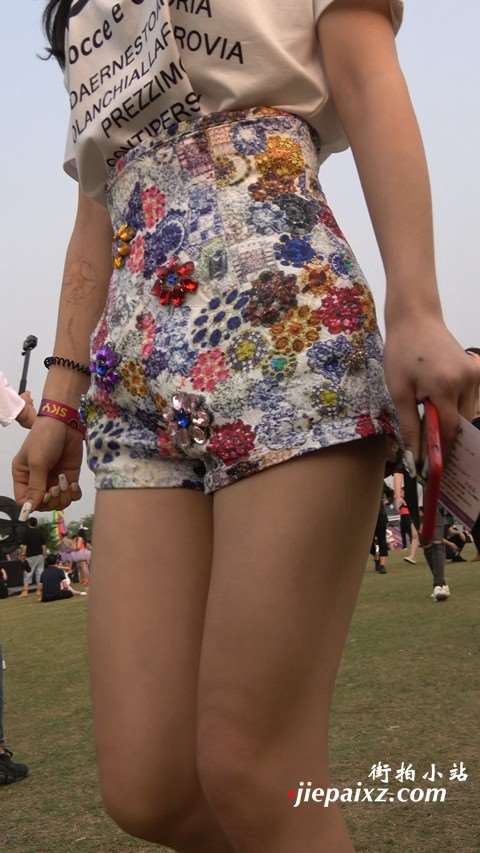 4K 性感美腿花裤子美女
