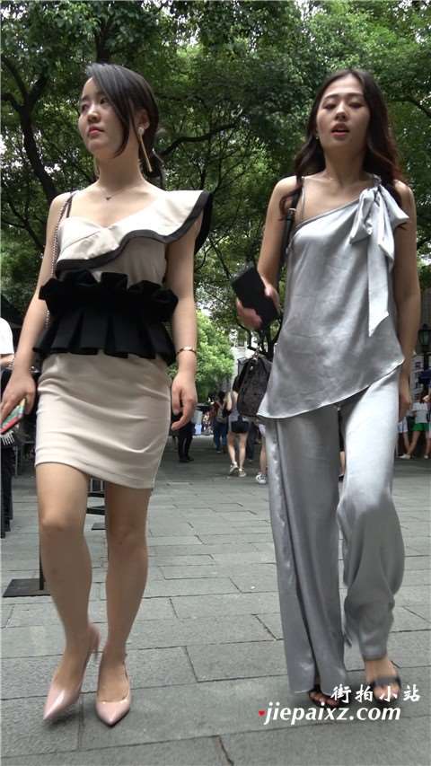 4K 性感身材米色吊带裙街拍高跟美女