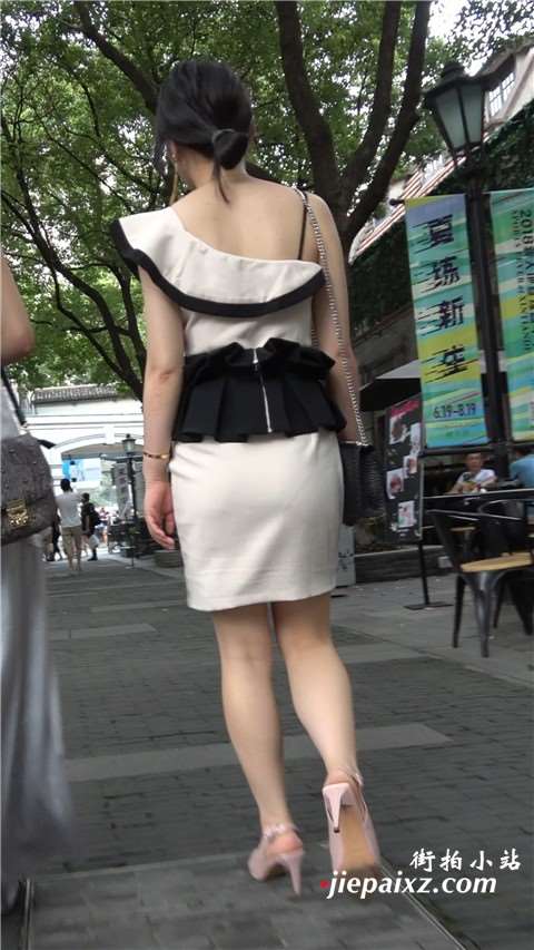 4K 性感身材米色吊带裙街拍高跟美女