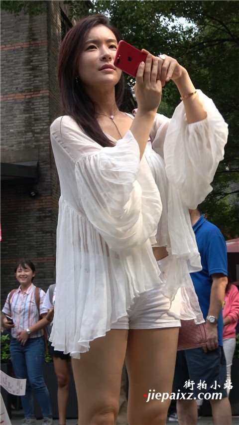 4K 超极品街拍美腿热裤白衣美女姐姐