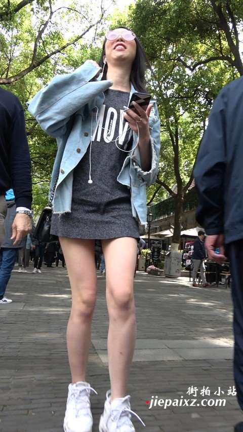4K 街拍美腿牛仔外套美女姐姐